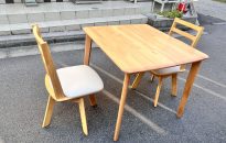 ダイニングテーブル　イス×２脚