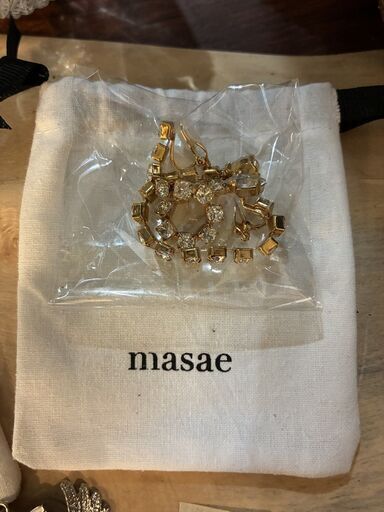 イヤリング masae マサエ ビジュー ゴールド ラインストーン 保存袋付き 未使用